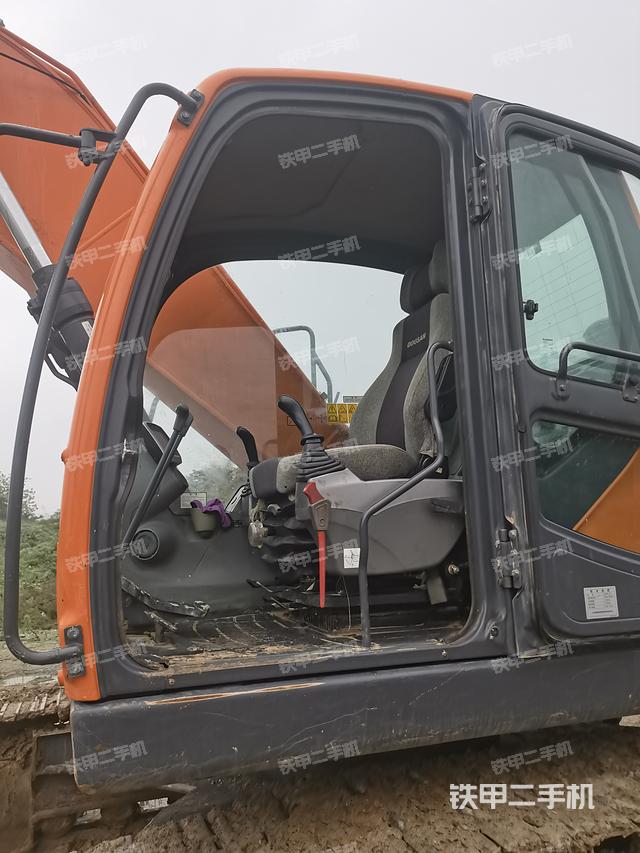 驾驶室整体（整机外观）