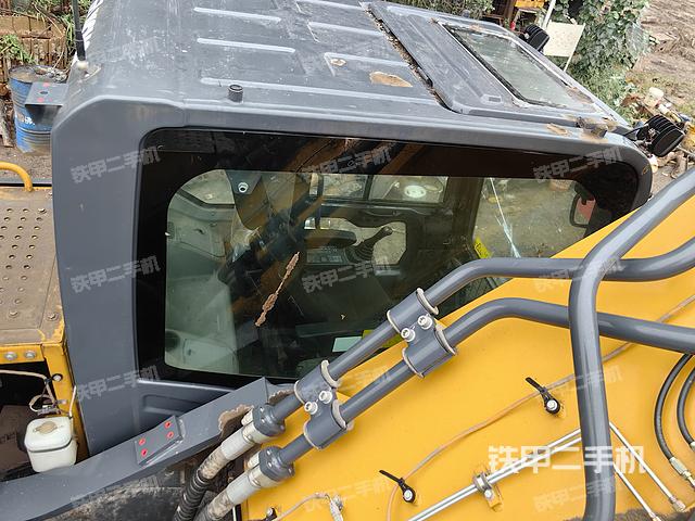 驾驶室顶部（整机外观）