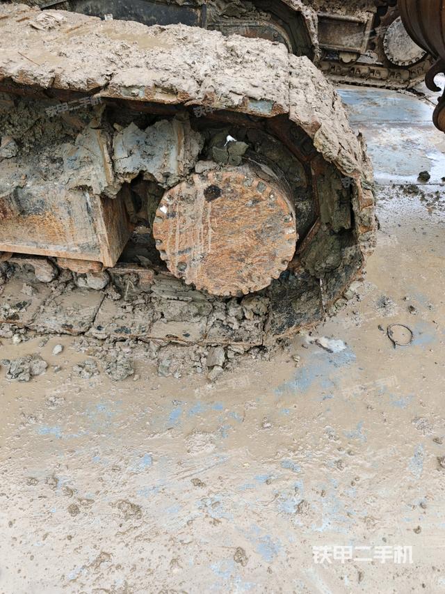 左驅(qū)動輪（行走機構(gòu)）