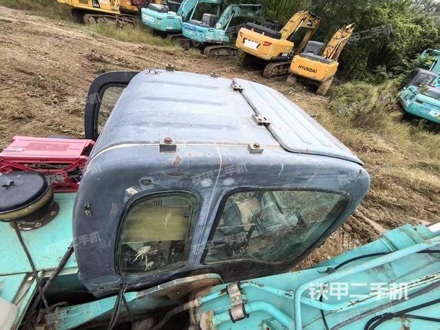 駕駛室頂部（整機(jī)外觀）