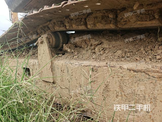 左驅(qū)動輪（行走機構(gòu)）