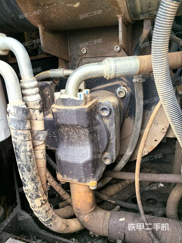 液壓泵艙室正面整體（整機(jī)外觀）