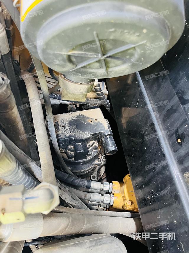 回转马达和主控阀（整机外观）