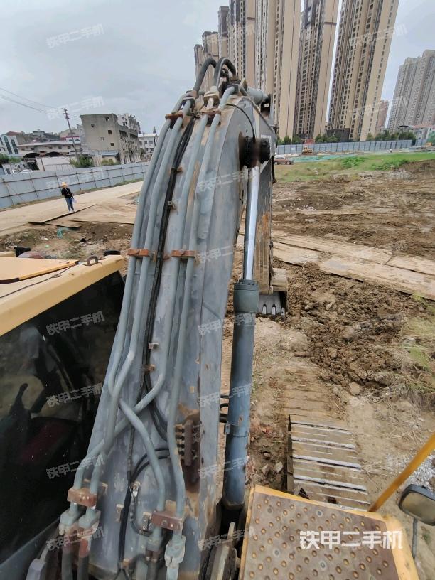 大臂背部俯視（工作和回轉(zhuǎn)裝置）