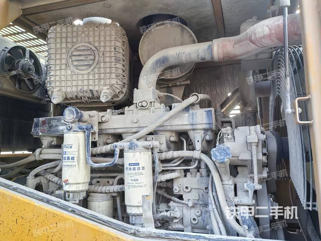 发动机左侧（整机外观及大件）