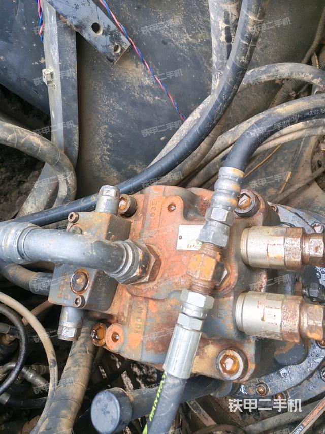 回轉(zhuǎn)馬達（上車部件）