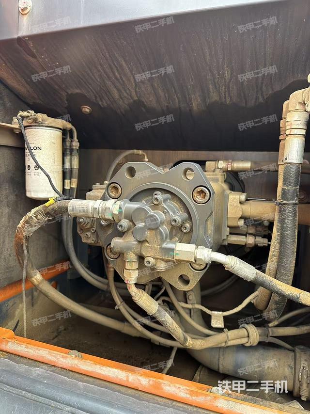 液壓泵艙室正面整體（整機(jī)外觀）