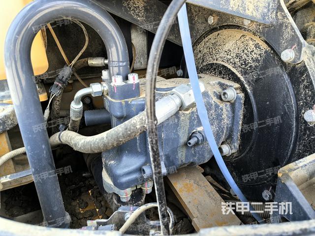 液壓泵艙室正面整體（整機(jī)外觀）