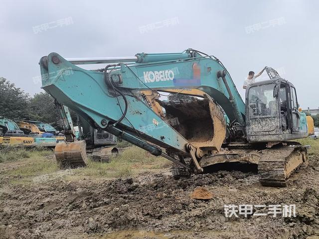 神鋼SK260LC-8挖掘機