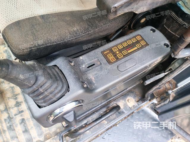 座椅左側(cè)控制臺(tái)/音響/含左手柄（駕駛室部分）