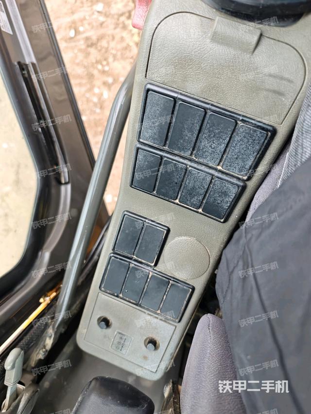 座椅左側(cè)控制臺/音響/含左手柄（駕駛室部分）