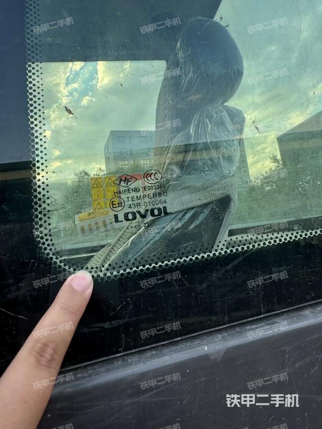 左后方玻璃角標(biāo)（駕駛室部分）