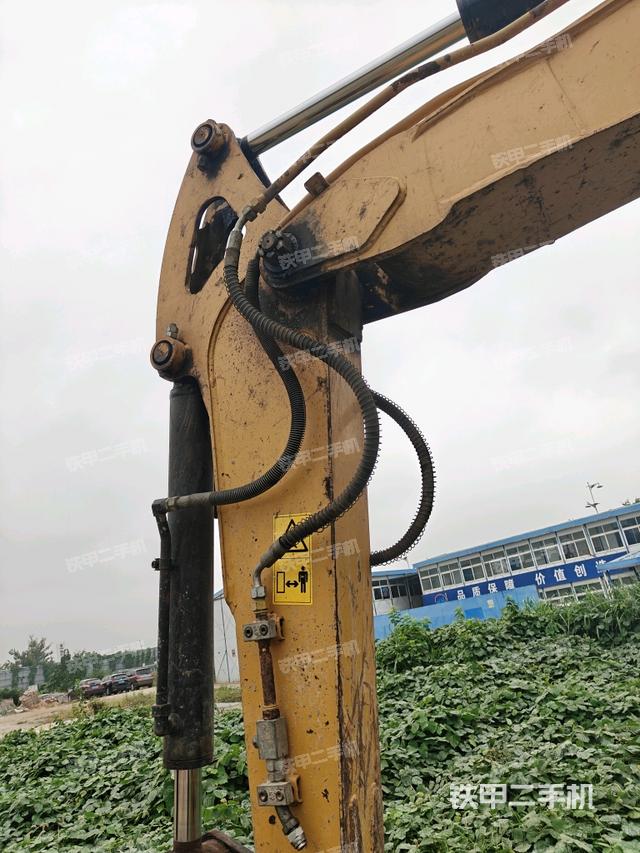 轉(zhuǎn)盤和下車架正前（工作和回轉(zhuǎn)裝置）