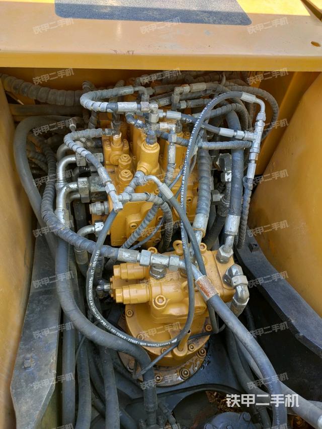 回轉馬達和主控閥（整機外觀）