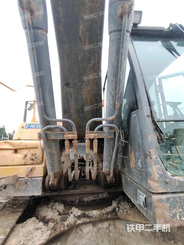 大臂油缸整體?豎拍（工作和回轉(zhuǎn)裝置）