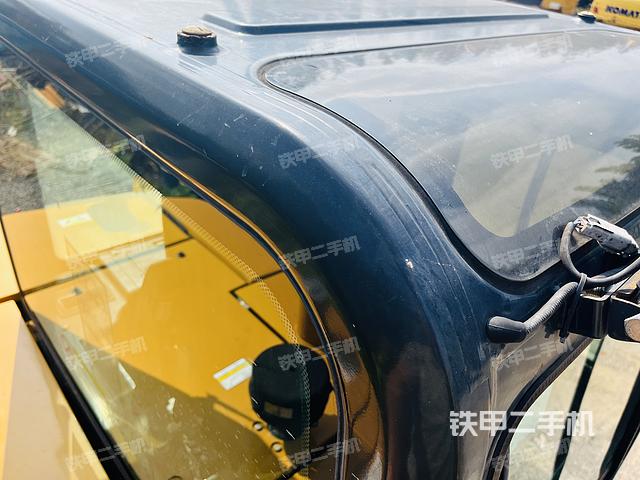 驾驶室顶部（整机外观）