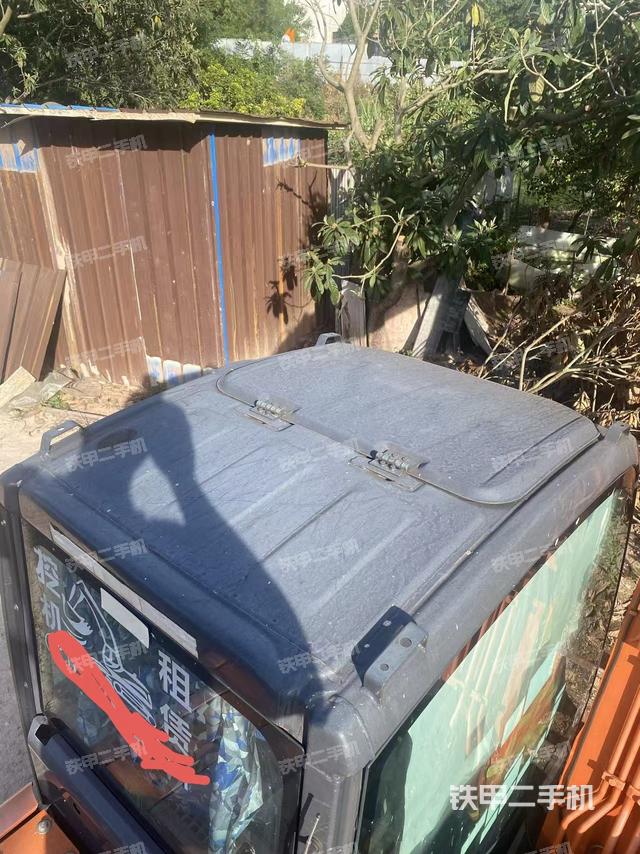 驾驶室顶部（整机外观）