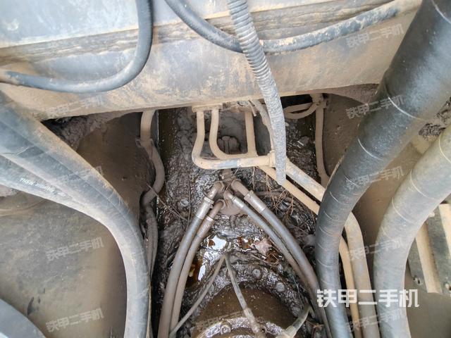 中央回轉(zhuǎn)接頭特寫（上車部件）