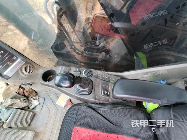 座椅左側(cè)控制臺/音響/含左手柄（駕駛室部分）