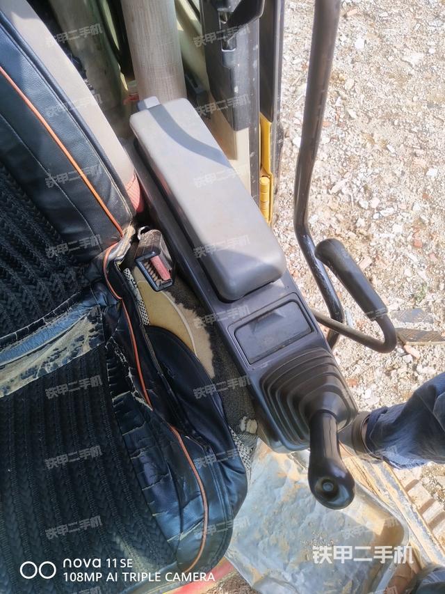 左后方玻璃角標（駕駛室部分）