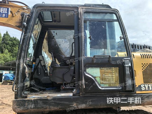 駕駛室正側(cè)（駕駛室部分）