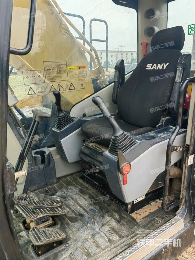 駕駛室整體（整機(jī)外觀）