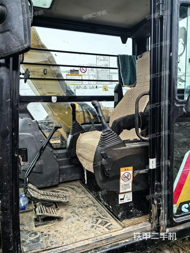 駕駛室整體（整機(jī)外觀）