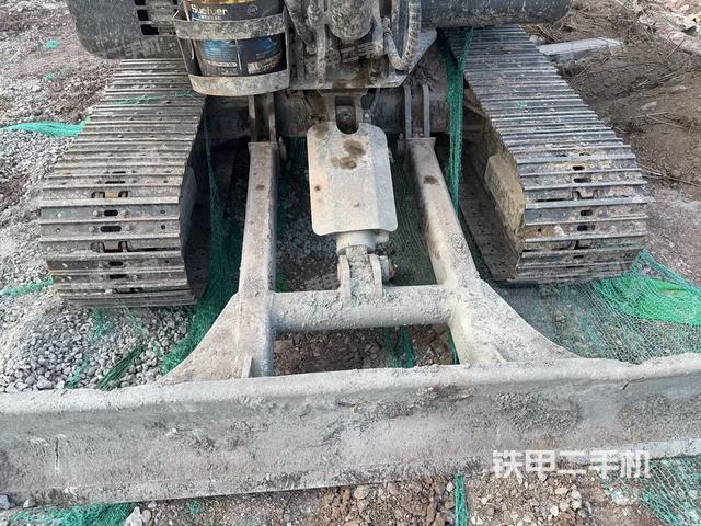 轉(zhuǎn)盤和下車架正前（工作和回轉(zhuǎn)裝置）