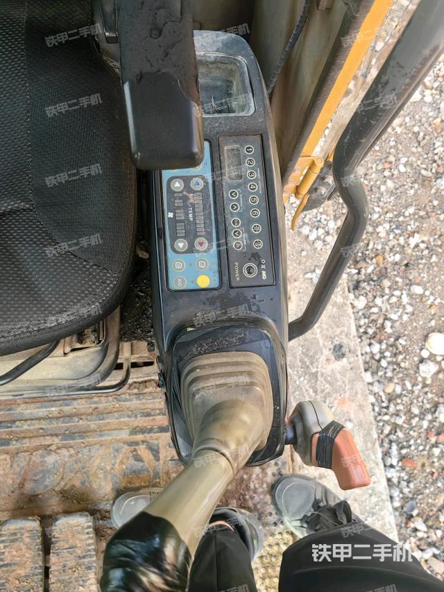 座椅右側(cè)控制臺/鑰匙門/油門/含右手柄（駕駛室部分）