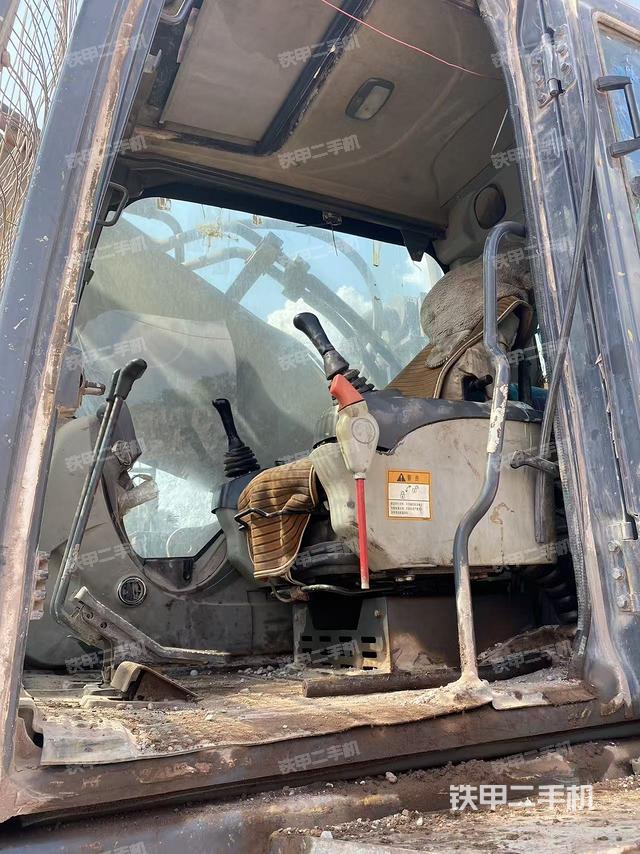 駕駛室整體（整機(jī)外觀）