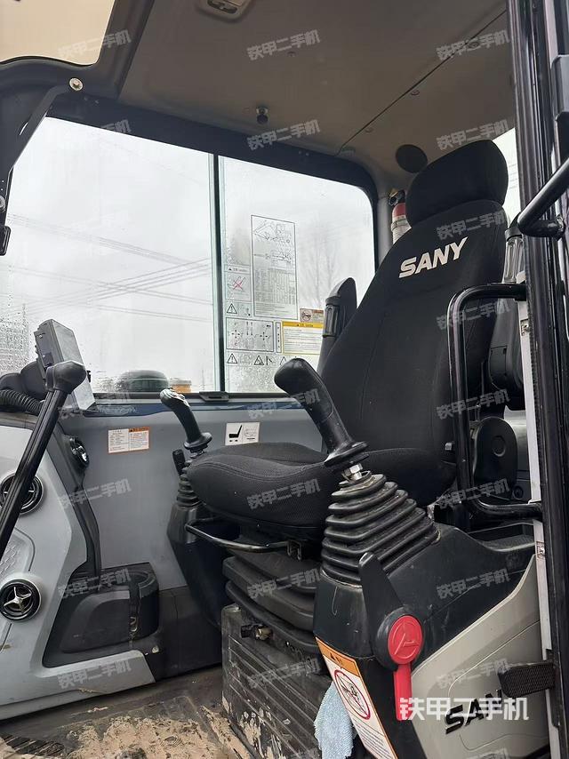 駕駛室頂部（整機(jī)外觀）