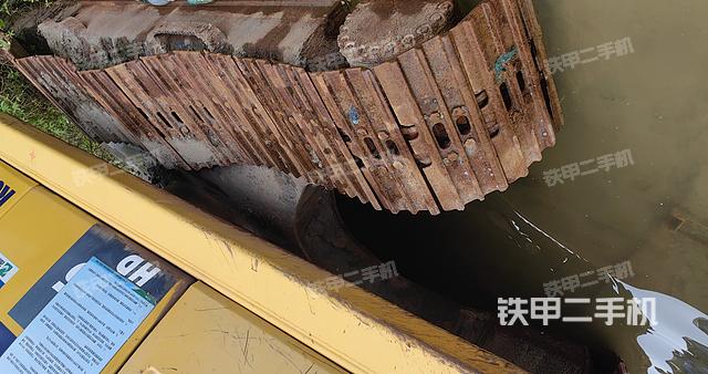 單側(cè)履帶整體(整機(jī)外觀) 單側(cè)履帶整體(整機(jī)外觀)