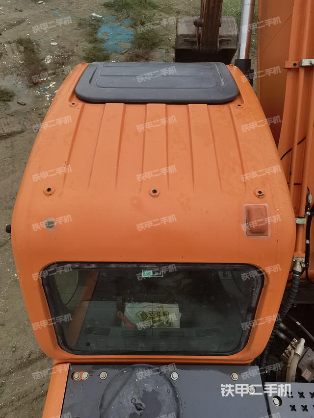 驾驶室顶部（整机外观）