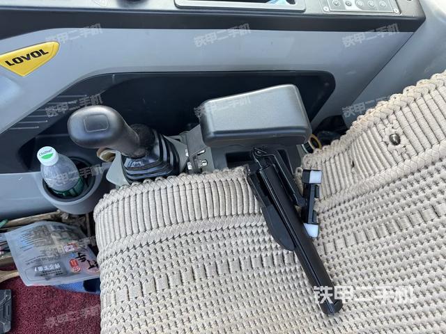 座椅右側(cè)控制臺/鑰匙門/油門/含右手柄（駕駛室部分）