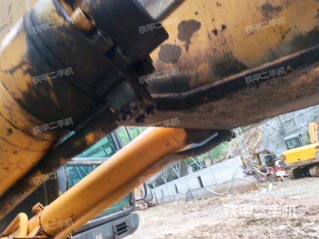 轉(zhuǎn)盤(pán)和下車(chē)架正前（工作和回轉(zhuǎn)裝置）