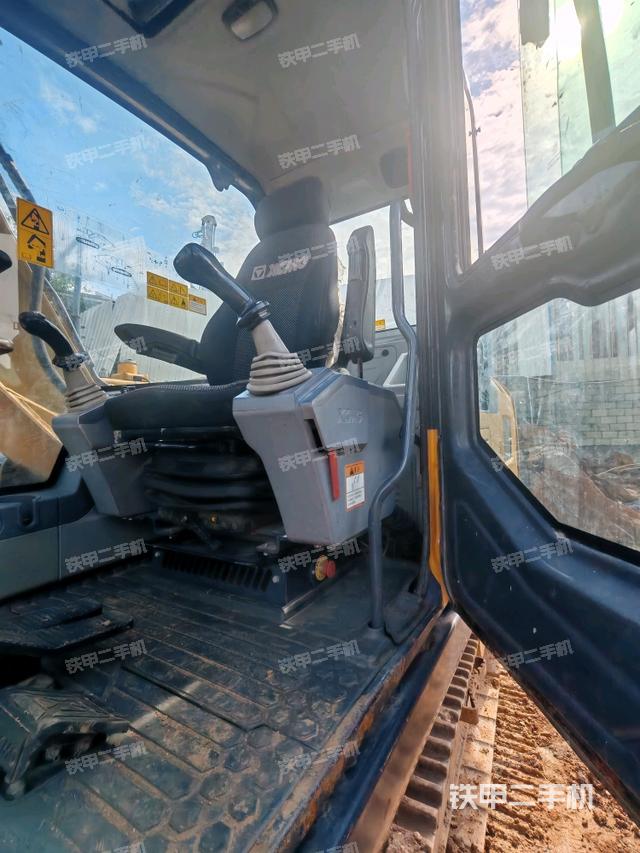 駕駛室整體（整機外觀）