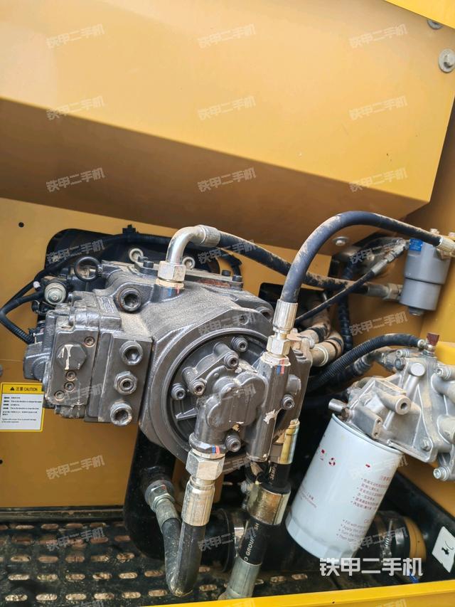 液壓泵艙室正面整體（整機(jī)外觀）