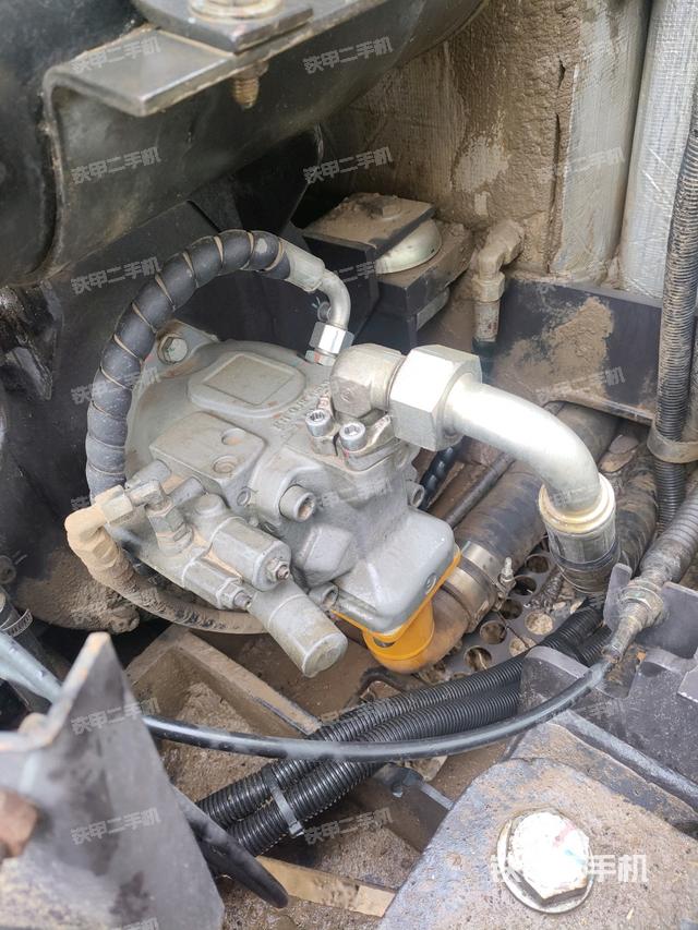 液壓泵艙室正面整體（整機外觀）