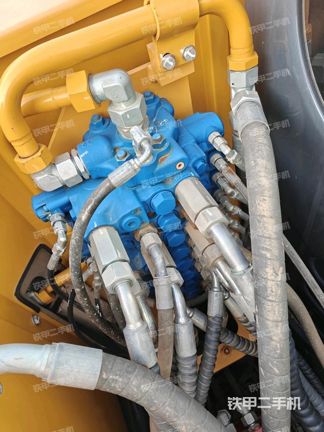 駕駛室頂部（整機外觀）