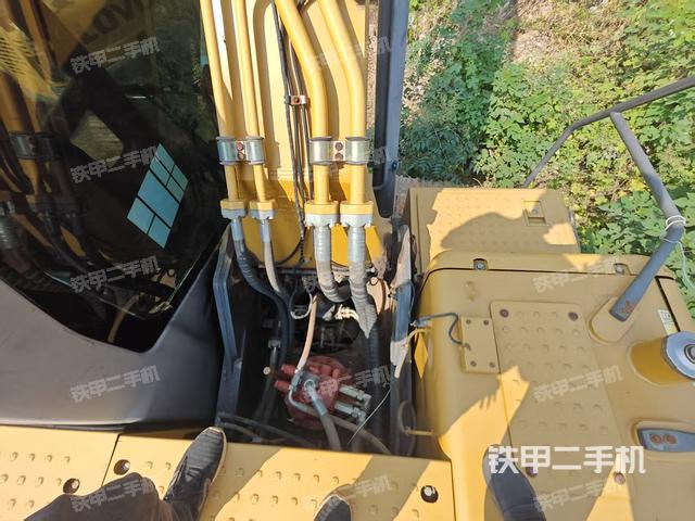 大臂背部俯視（工作和回轉(zhuǎn)裝置）