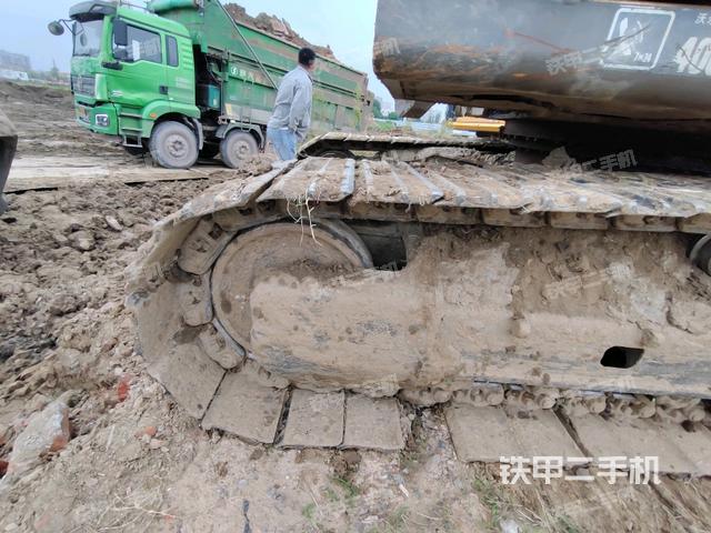 右驅(qū)動輪（行走機構(gòu)）