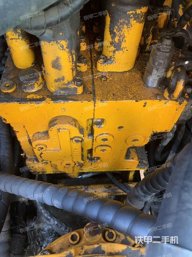 回轉(zhuǎn)馬達(dá)和主控閥（整機外觀）