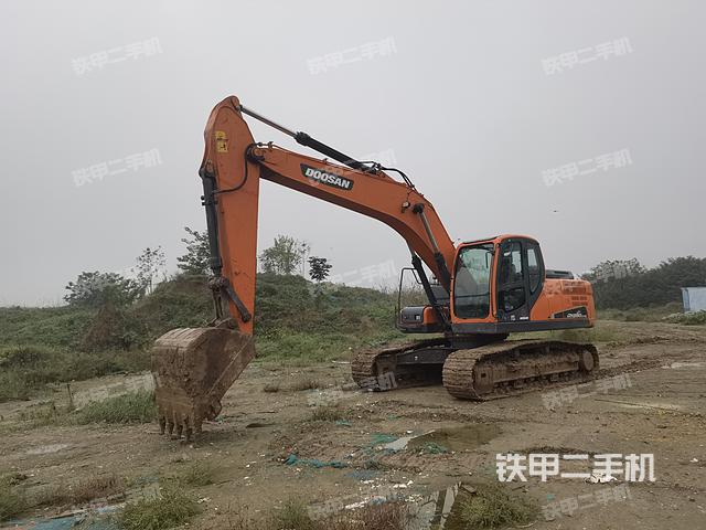 斗山DX220LC-9C挖掘機(jī)