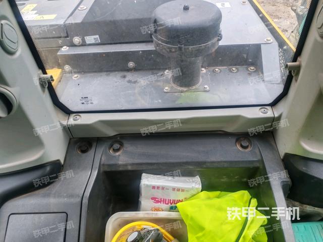 右側玻璃角標（駕駛室部分）