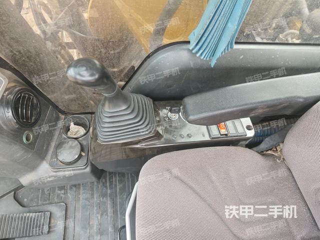 座椅右側(cè)控制臺(tái)/鑰匙門(mén)/油門(mén)/含右手柄（駕駛室部分）