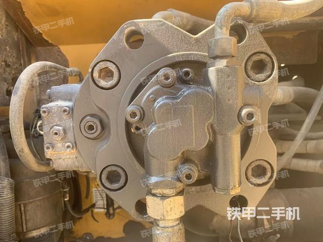 液壓泵艙室正面整體(整機(jī)外觀) 液壓泵艙室正面整體(整機(jī)外觀)
