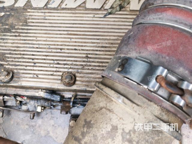 中央回轉(zhuǎn)接頭特寫(xiě)（上車(chē)部件）