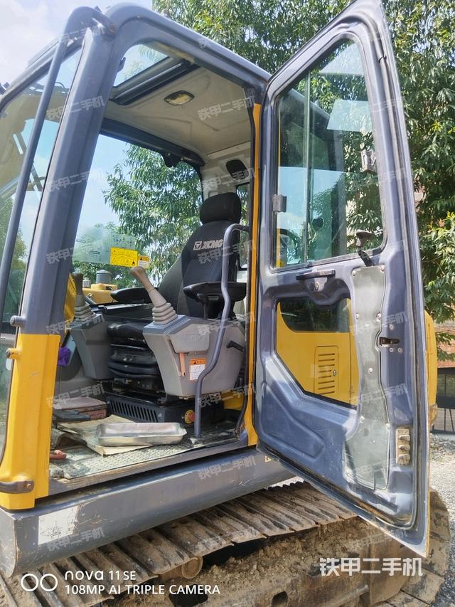 座椅左側控制臺/音響/含左手柄（駕駛室部分）