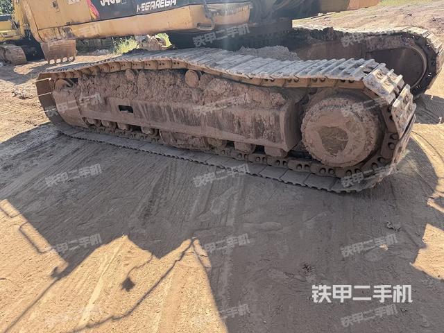 單側(cè)履帶整體（整機(jī)外觀）