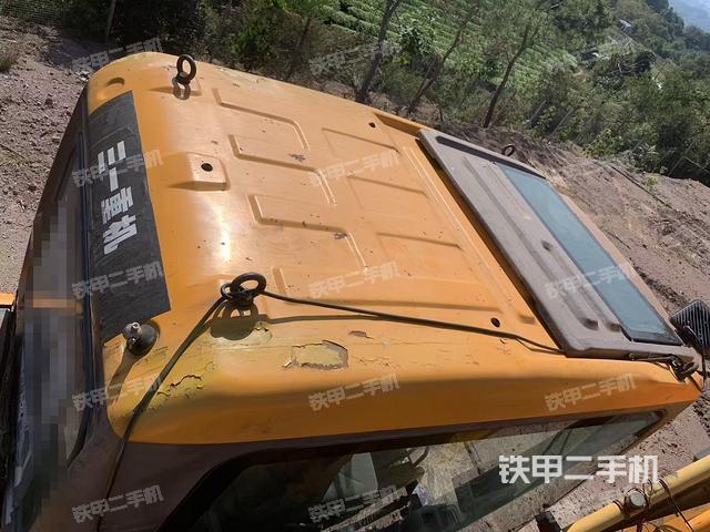 駕駛室頂部（整機外觀）